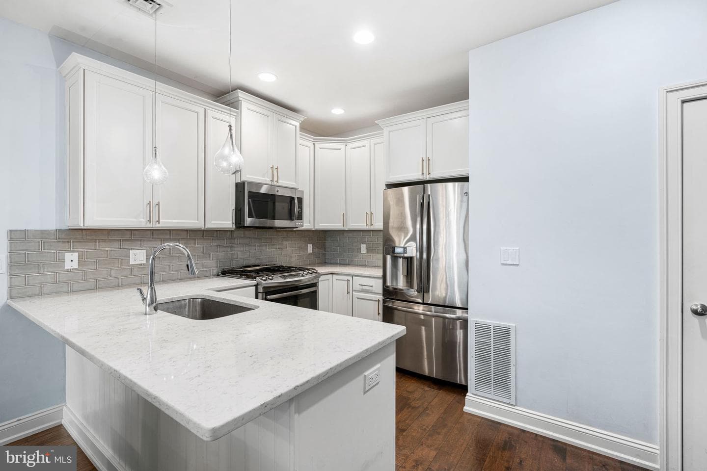353 W 7th Avenue photo 3