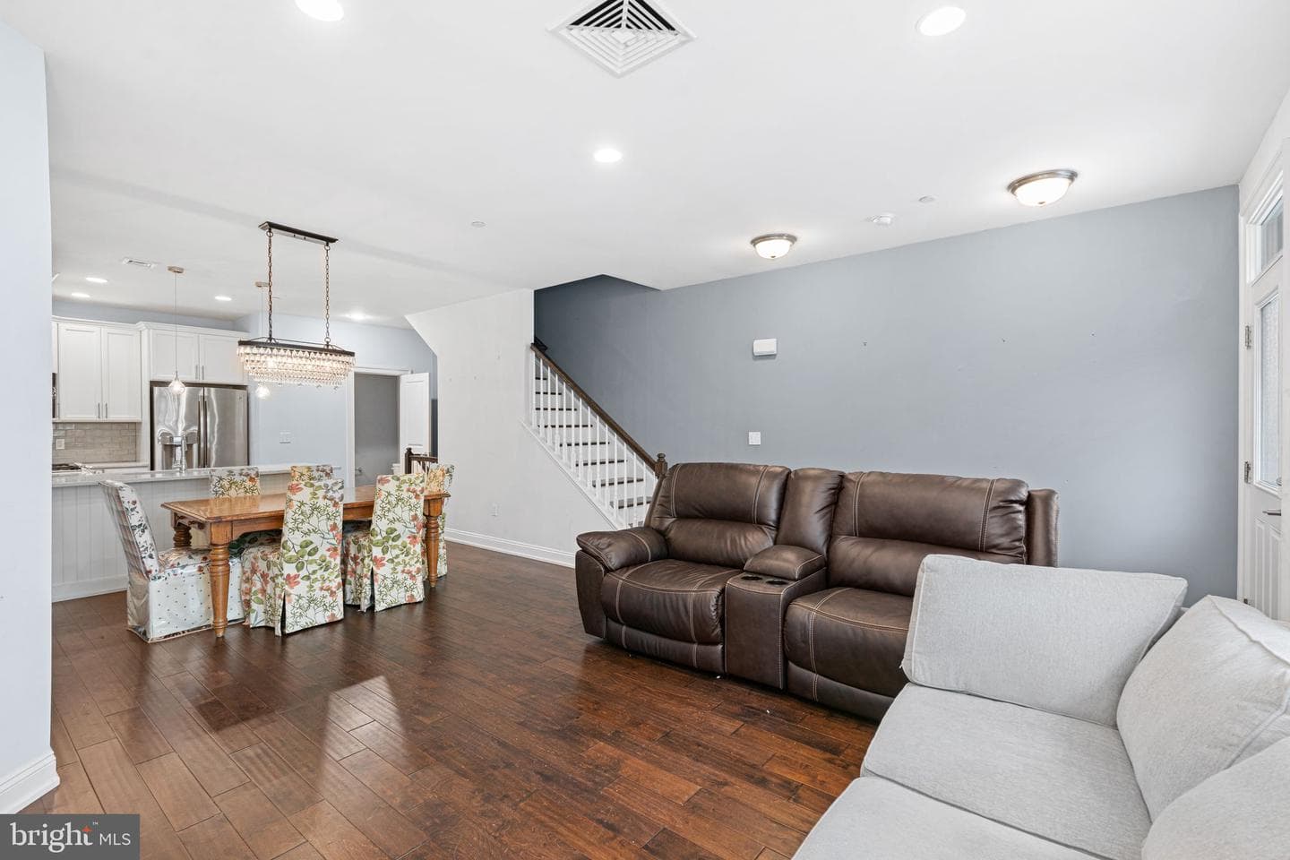 353 W 7th Avenue photo 6