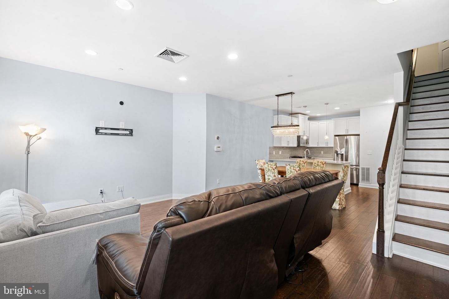 353 W 7th Avenue photo 7