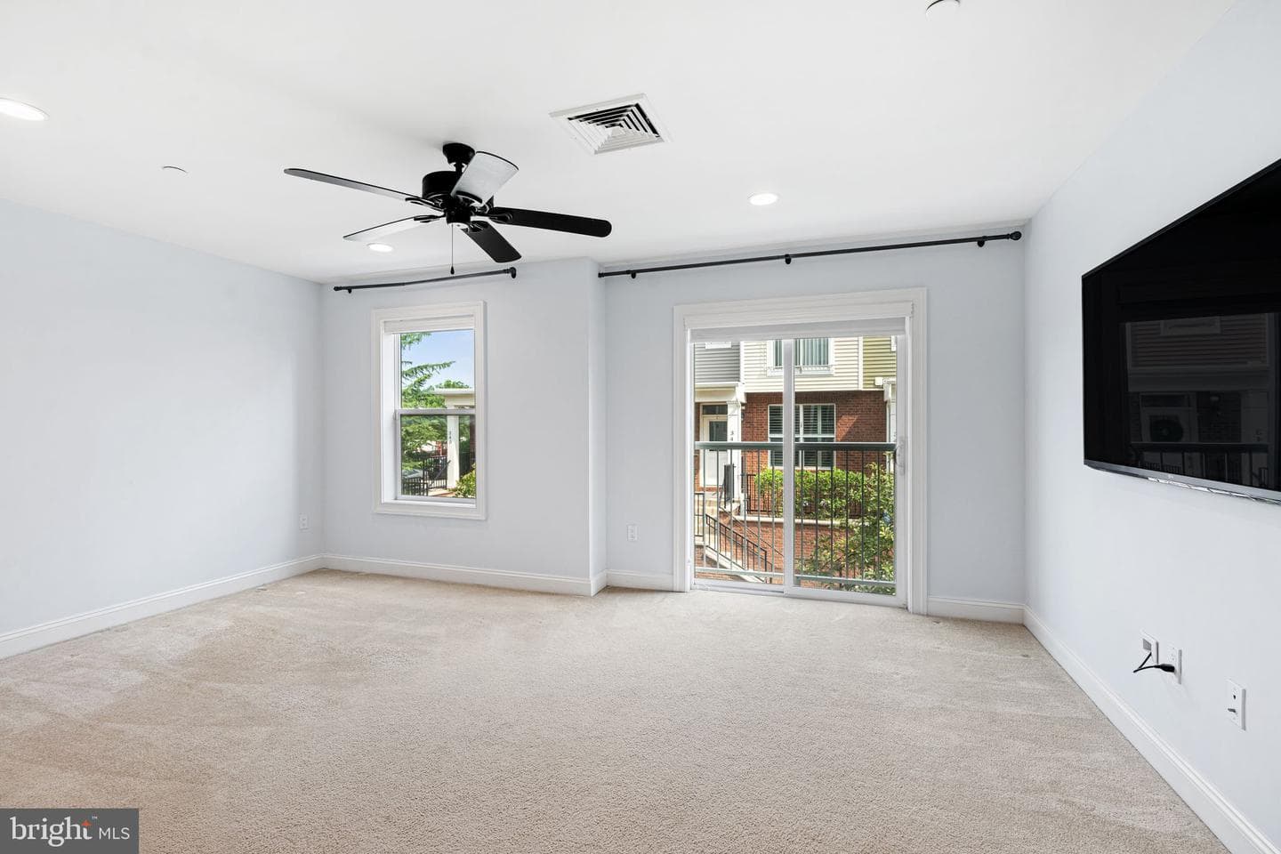 353 W 7th Avenue photo 9