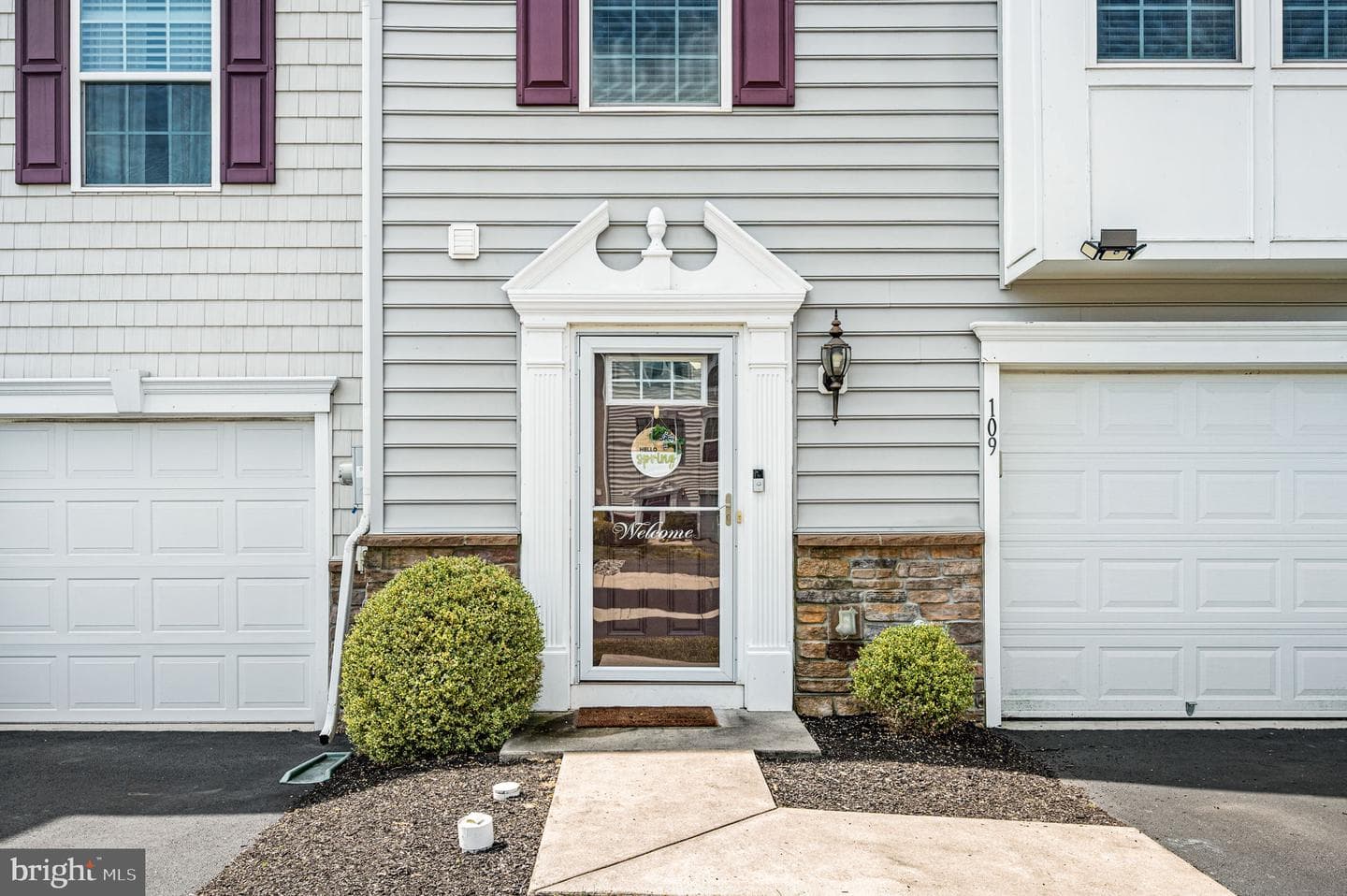 109 Tulip Lane photo 2