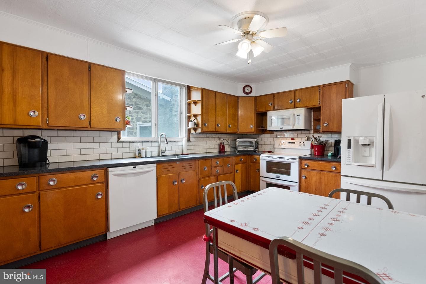204 Francis Avenue photo 16
