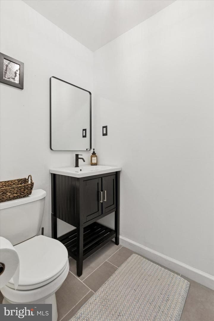 7810 Cobden Road photo 17
