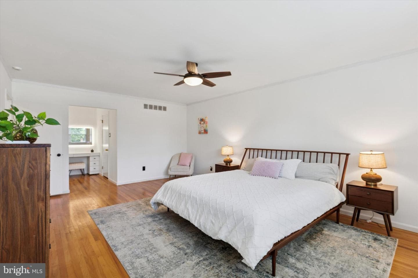 7810 Cobden Road photo 19