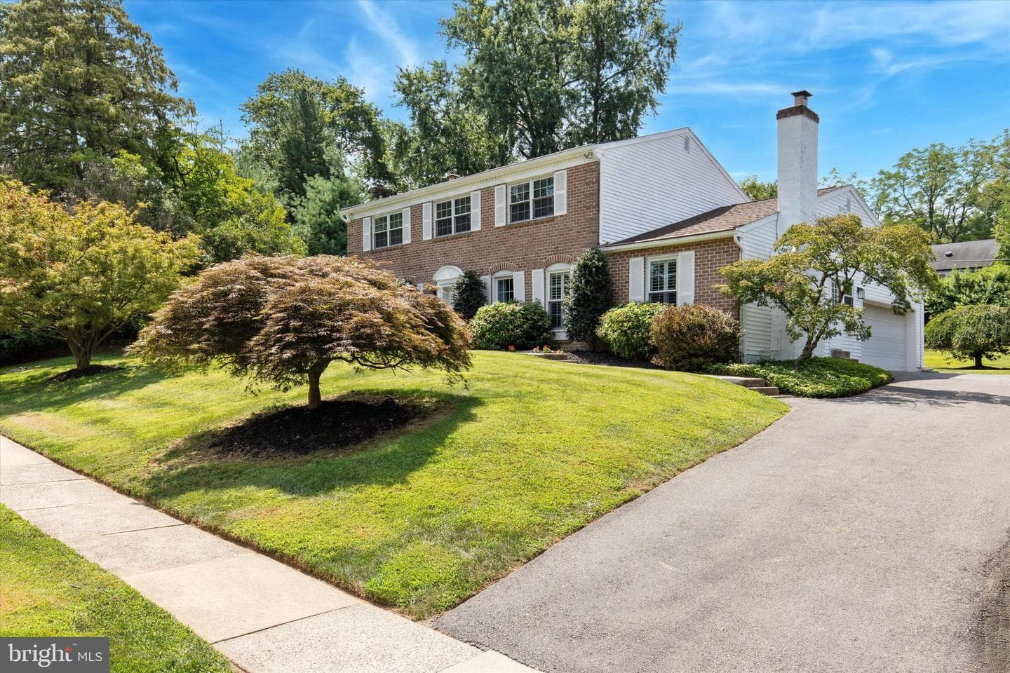 7810 Cobden Road photo 2