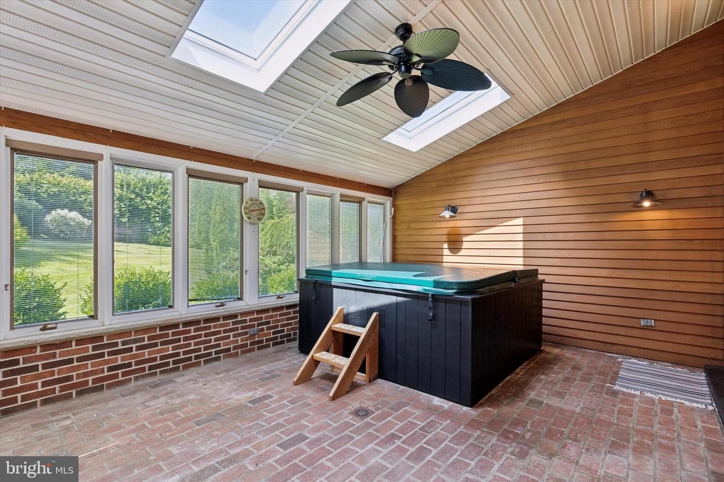 7810 Cobden Road photo 31