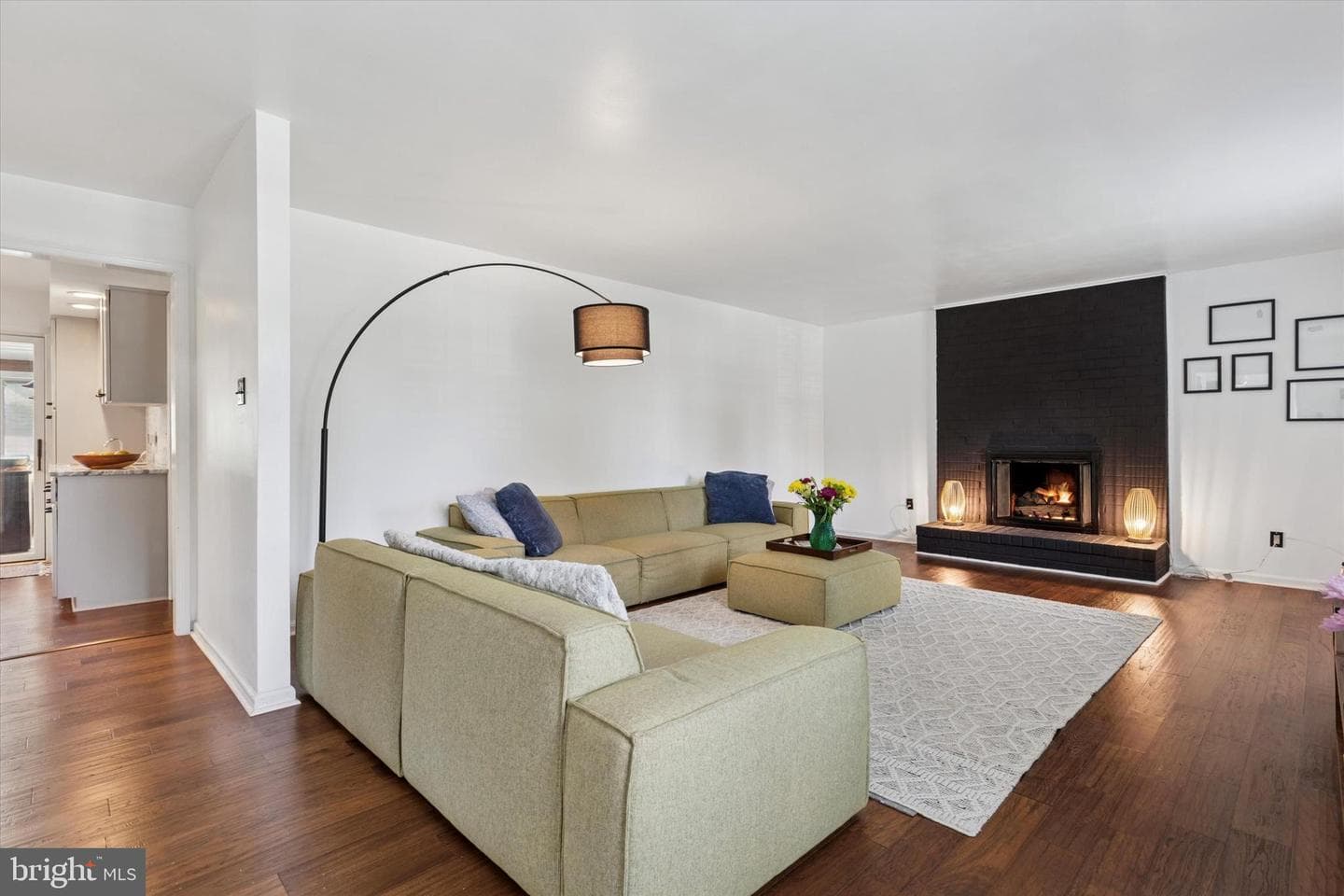 7810 Cobden Road photo 6