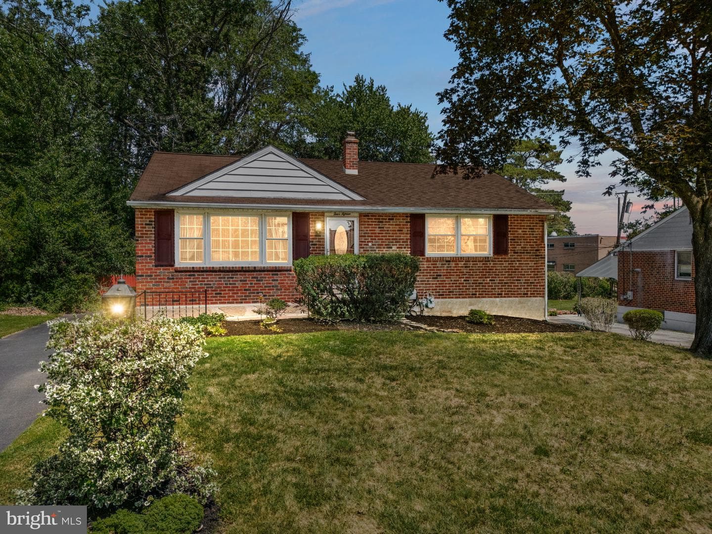 415 Pinecrest Road photo 1