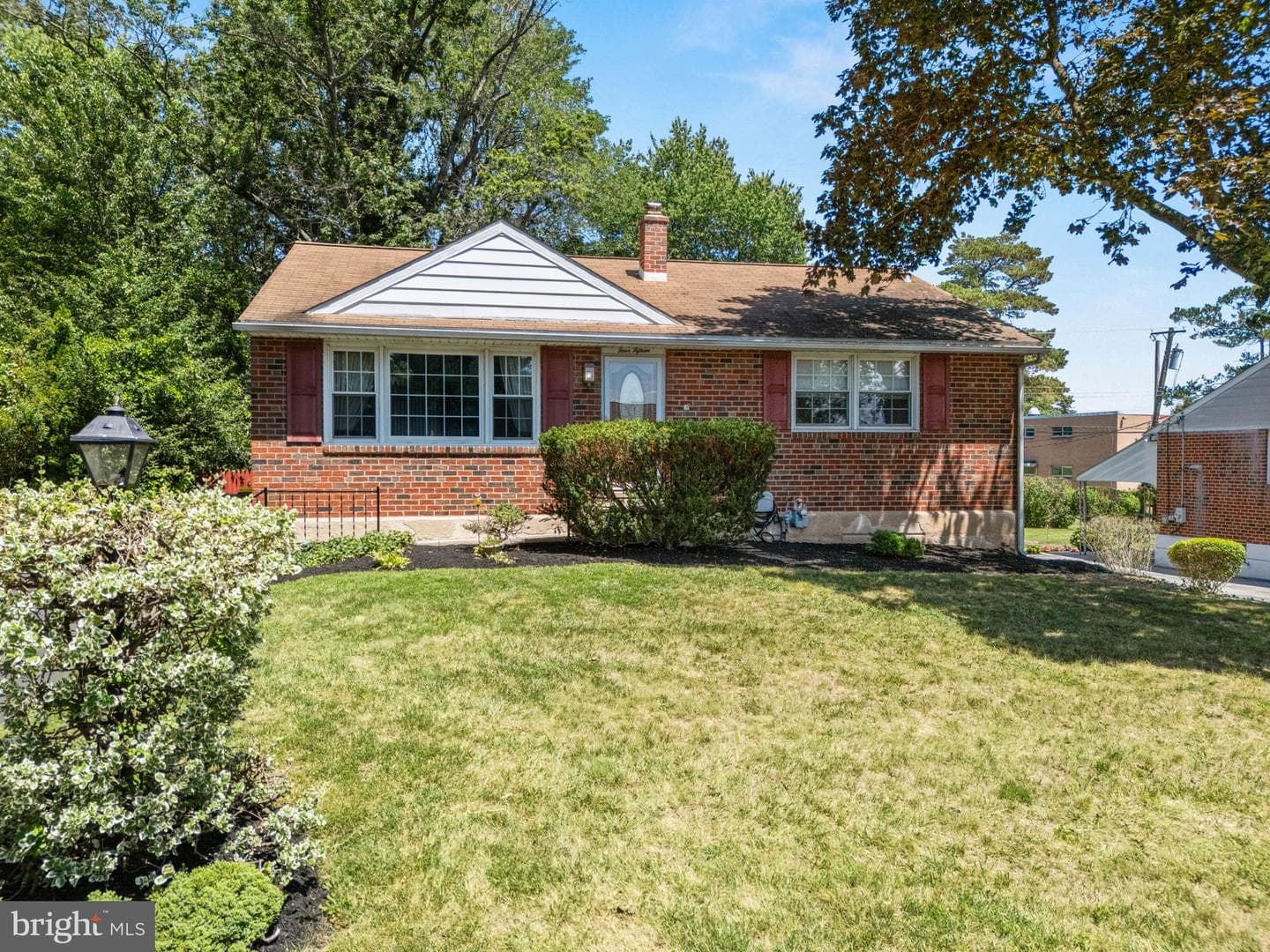 415 Pinecrest Road photo 2
