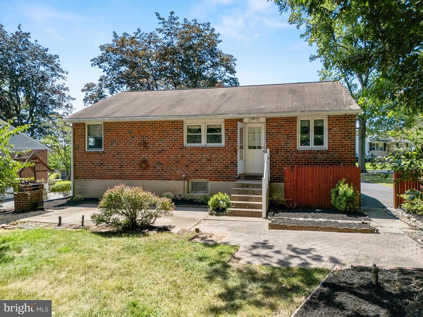 415 Pinecrest Road photo 28