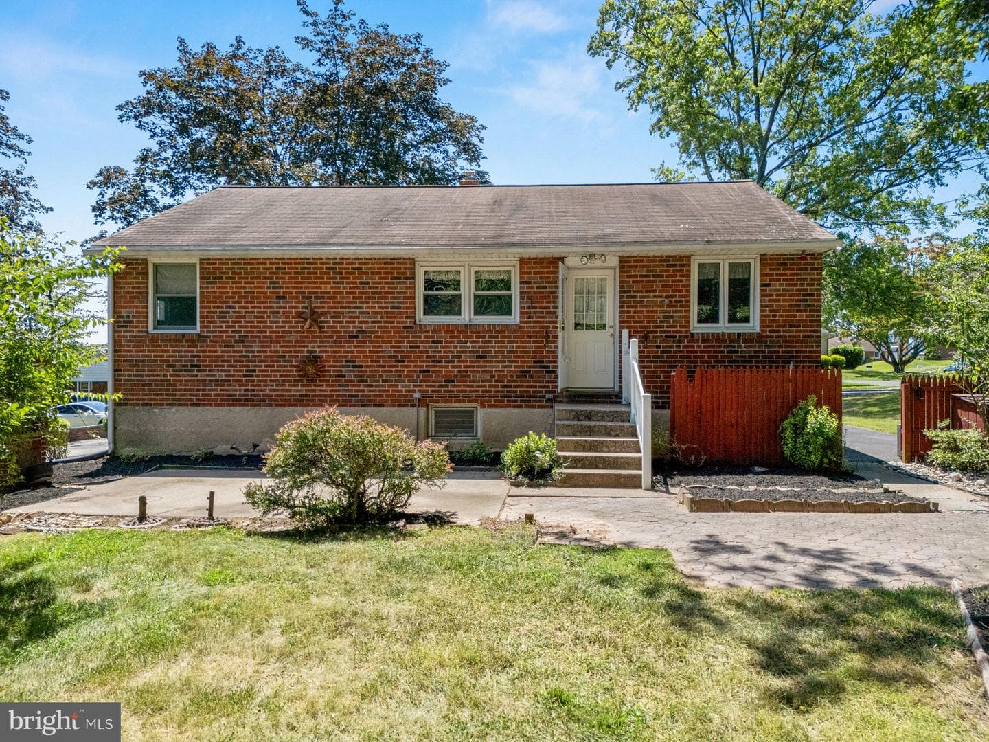 415 Pinecrest Road photo 29
