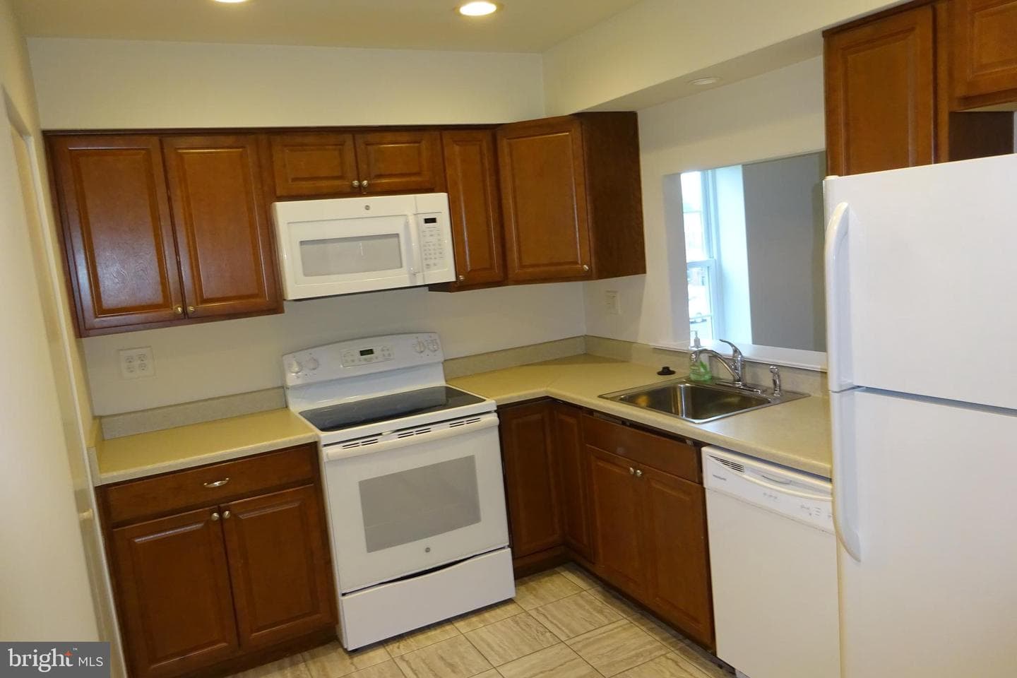 1207 B Crosshill Court photo 5