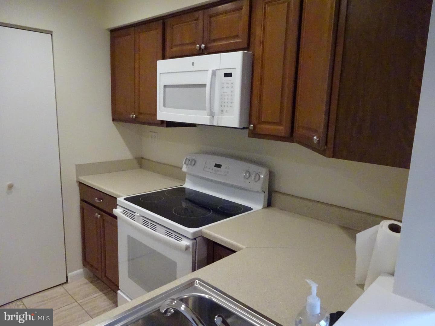 1207 B Crosshill Court photo 6