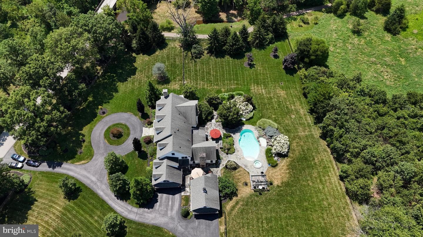 1811 Hollow Road photo 115