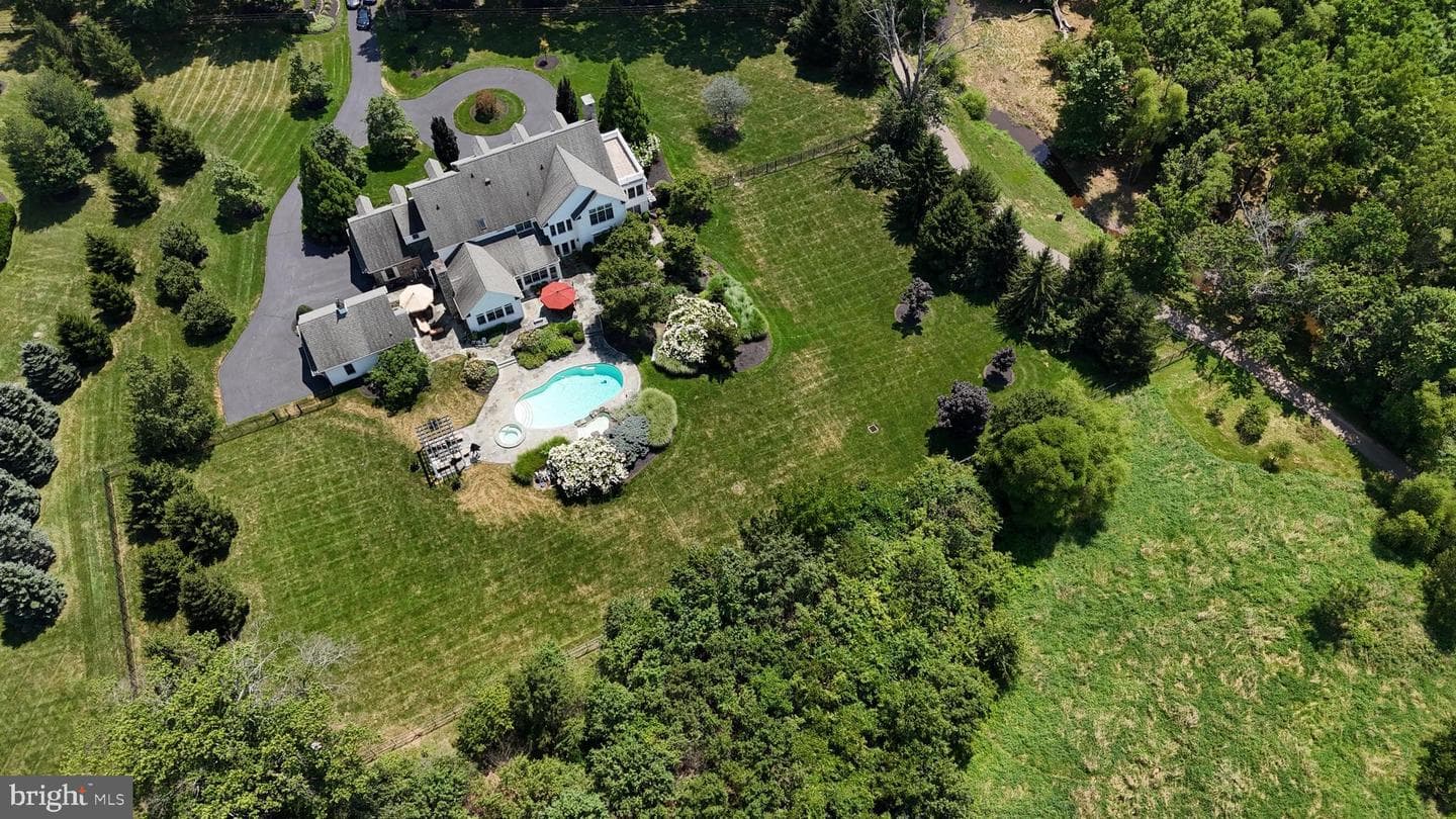 1811 Hollow Road photo 116