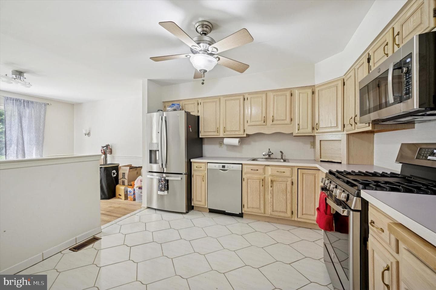 22 White Pine Court photo 3
