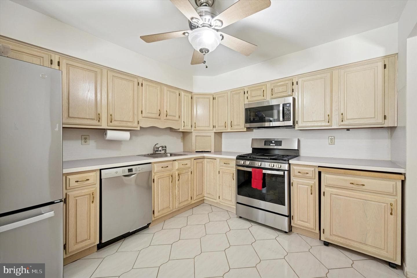 22 White Pine Court photo 4