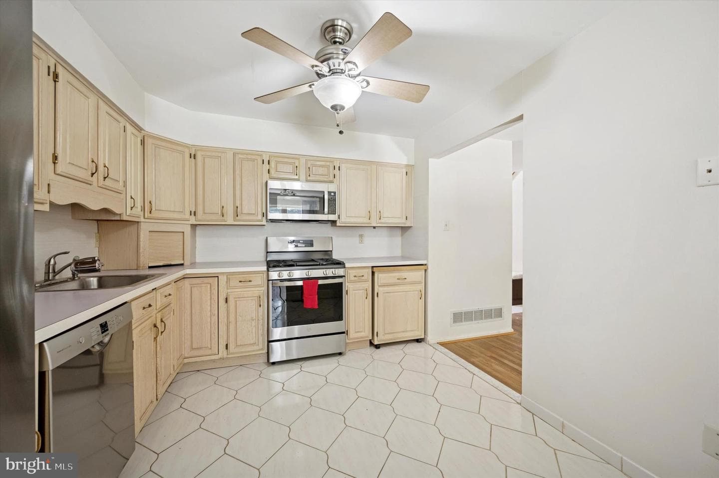 22 White Pine Court photo 5