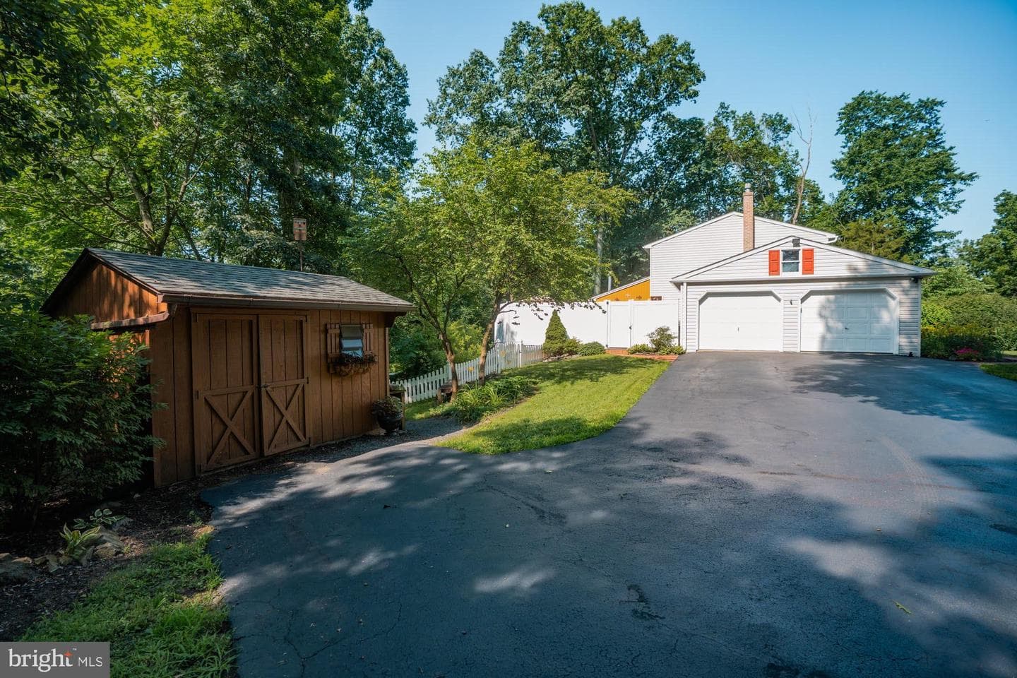 1532 Briarwood Lane photo 2