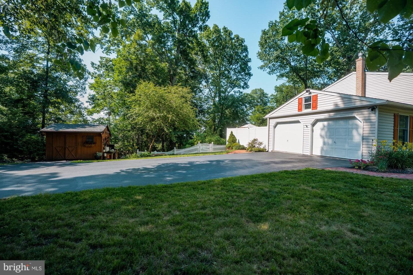 1532 Briarwood Lane photo 3