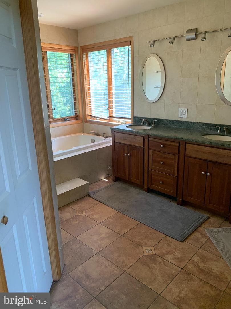 833 Stonybrook Drive photo 21