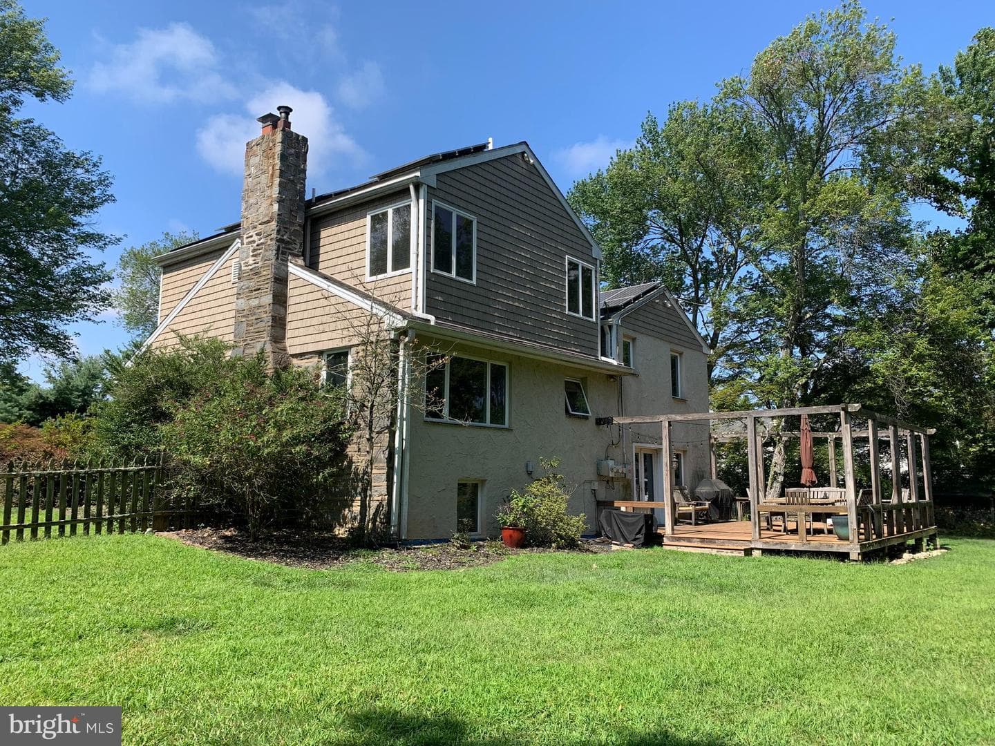 833 Stonybrook Drive photo 3