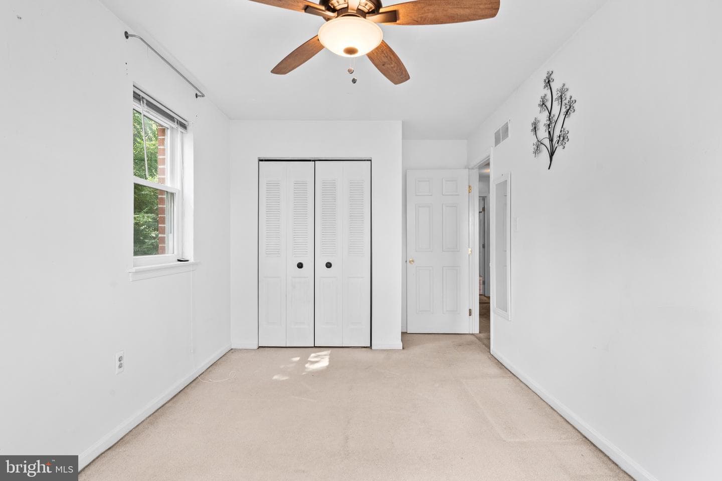 674 Coates Lane photo 16
