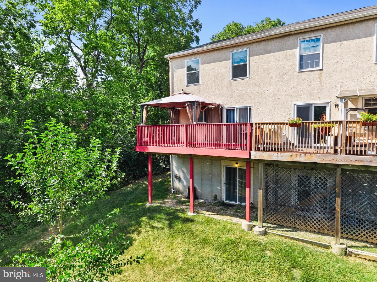 674 Coates Lane photo 25