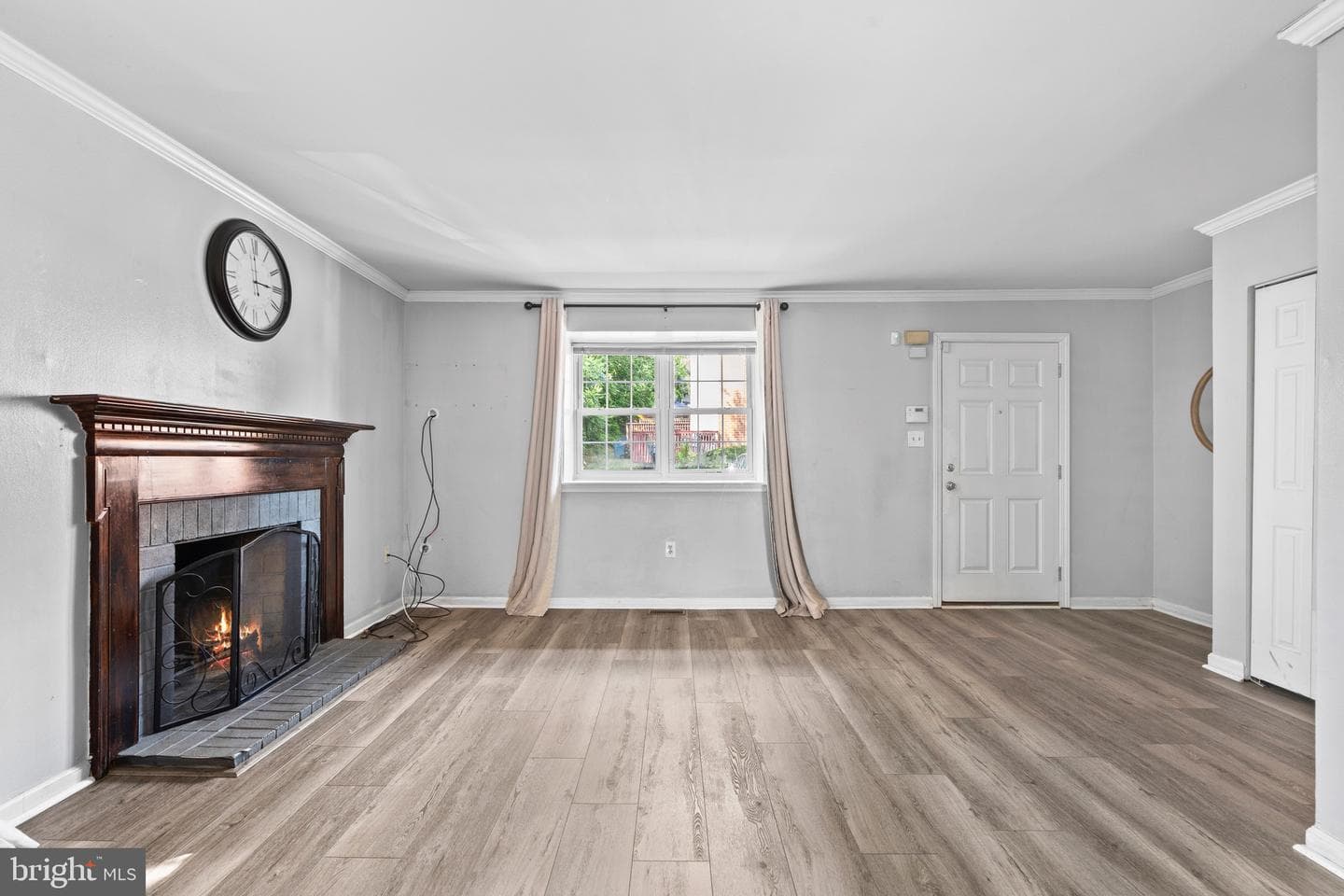 674 Coates Lane photo 4