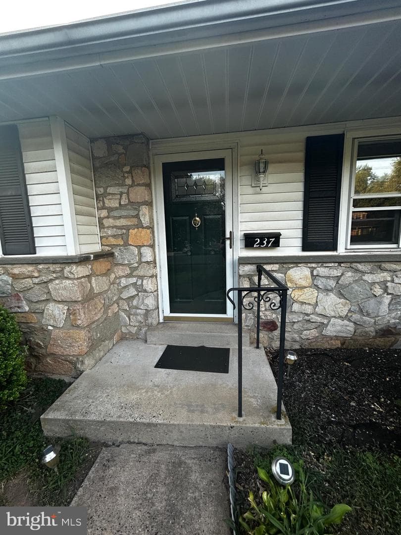 237 Woodlawn Drive photo 2