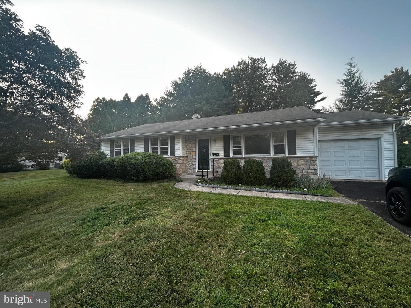 237 Woodlawn Drive photo 3
