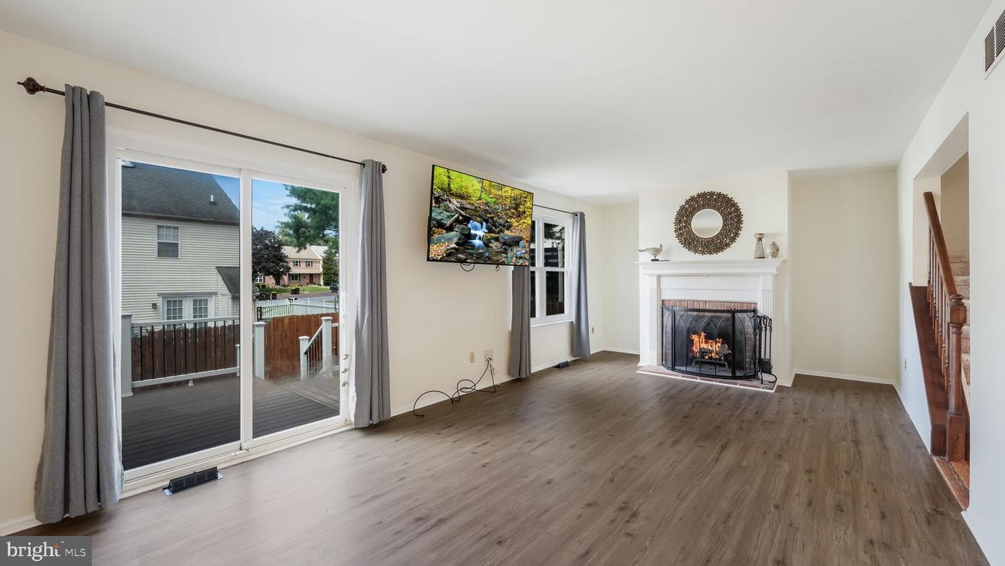 212 Laureen Road photo 10