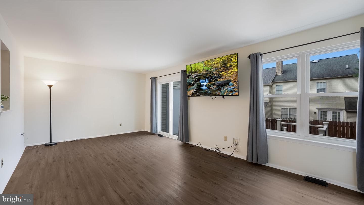 212 Laureen Road photo 11