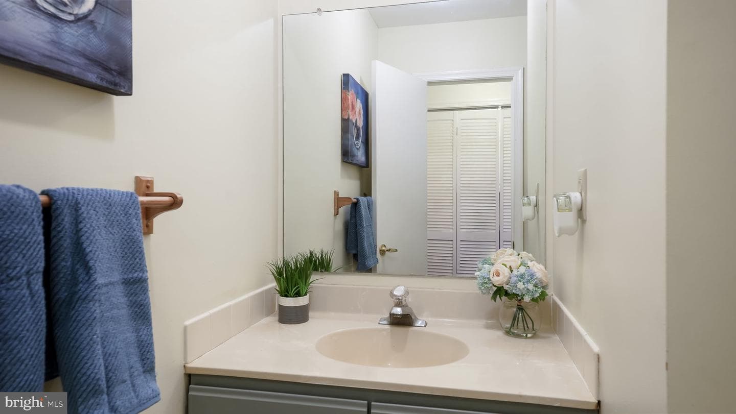 212 Laureen Road photo 12