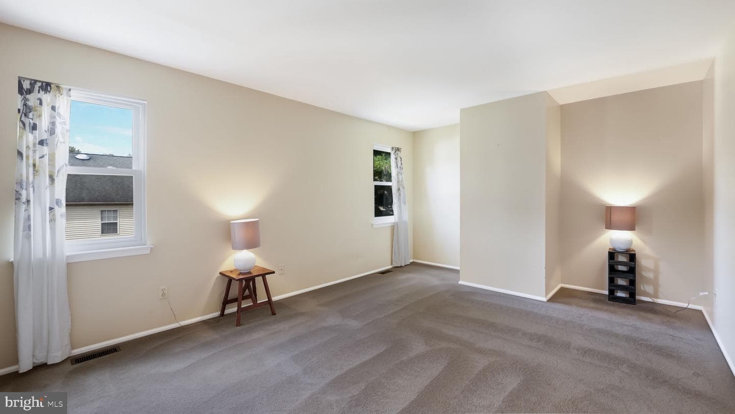 212 Laureen Road photo 14