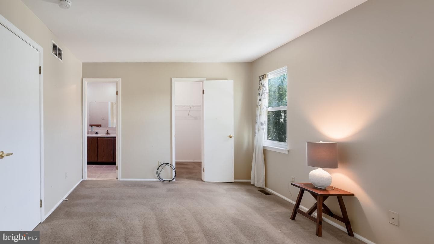 212 Laureen Road photo 15