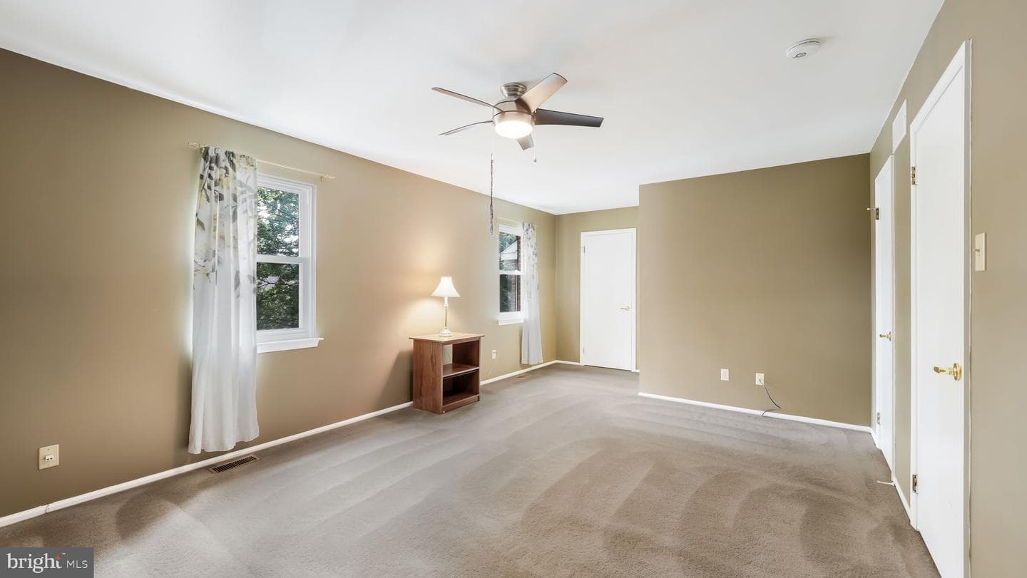 212 Laureen Road photo 18