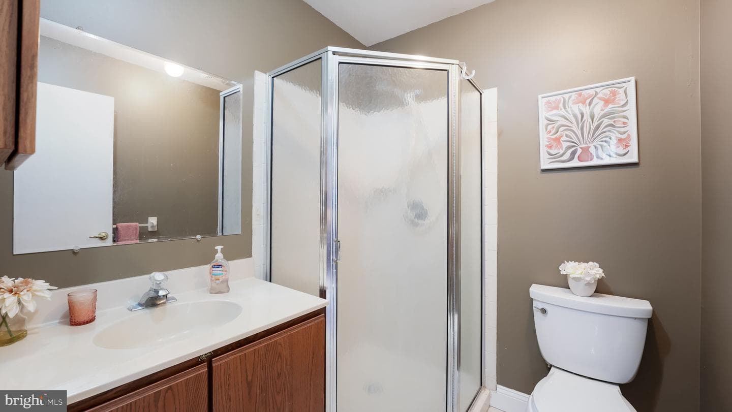 212 Laureen Road photo 19