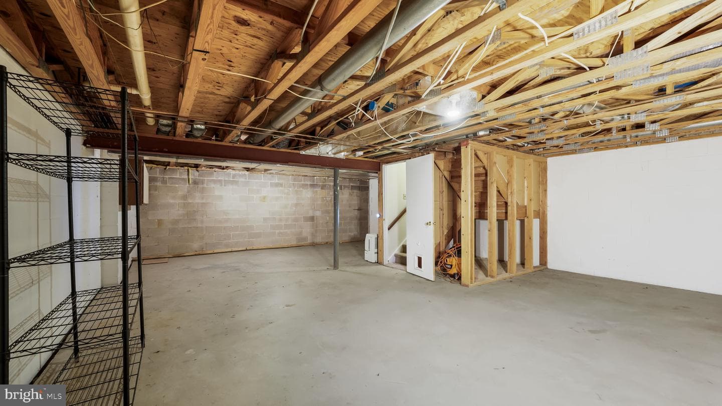 212 Laureen Road photo 21