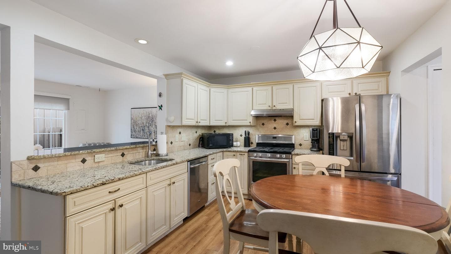 238 Copper Beech Drive photo 11