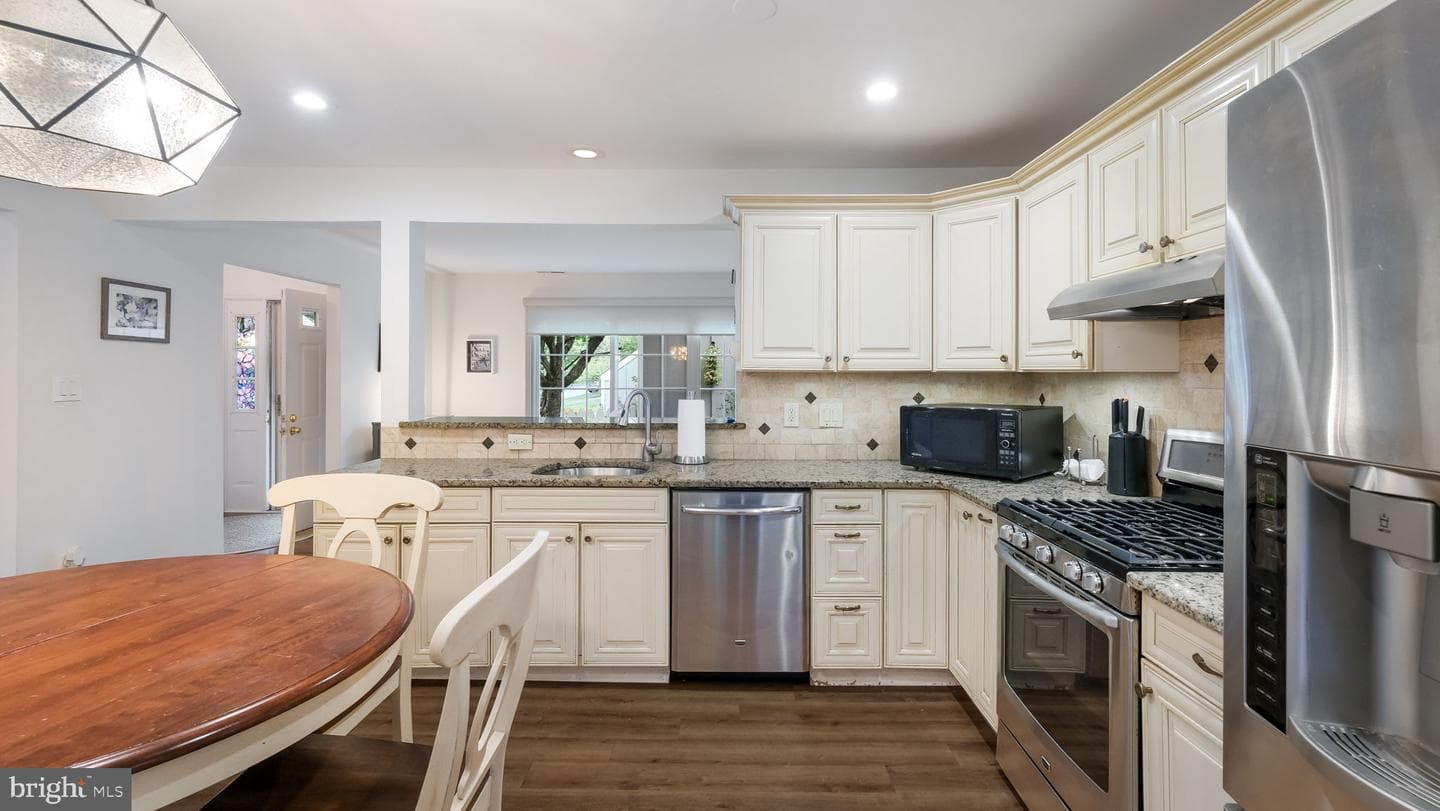 238 Copper Beech Drive photo 13