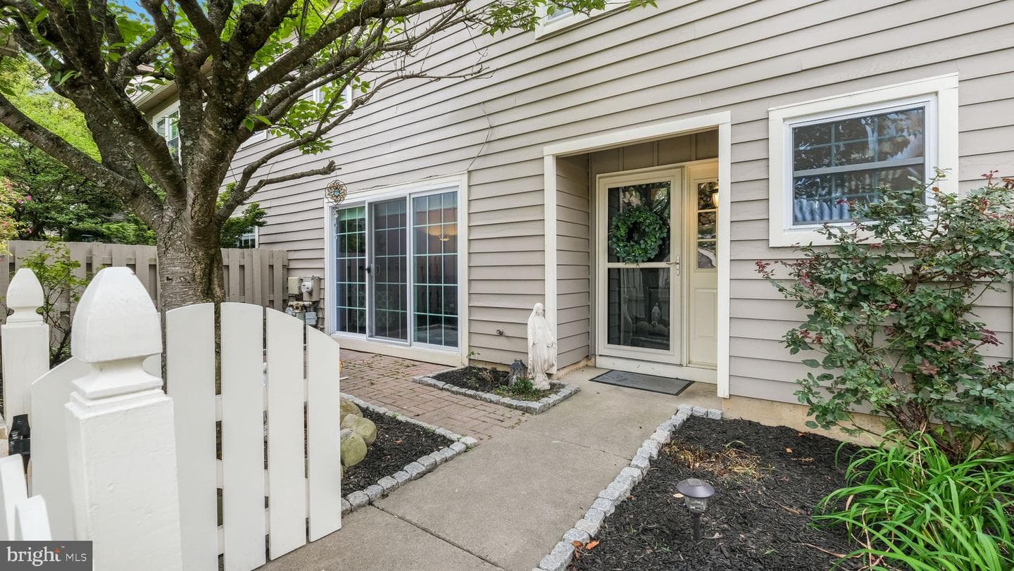 238 Copper Beech Drive photo 4