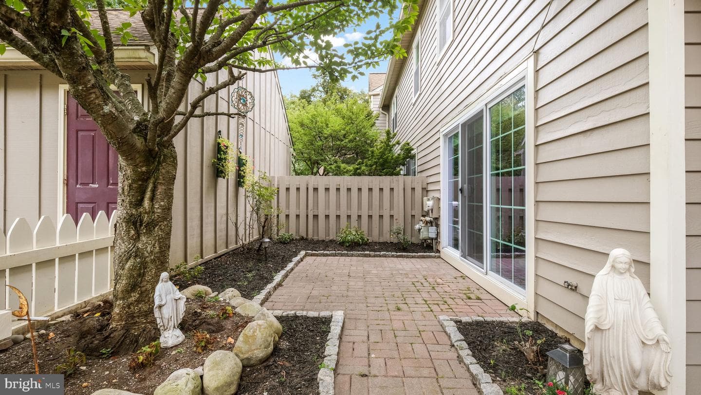 238 Copper Beech Drive photo 5