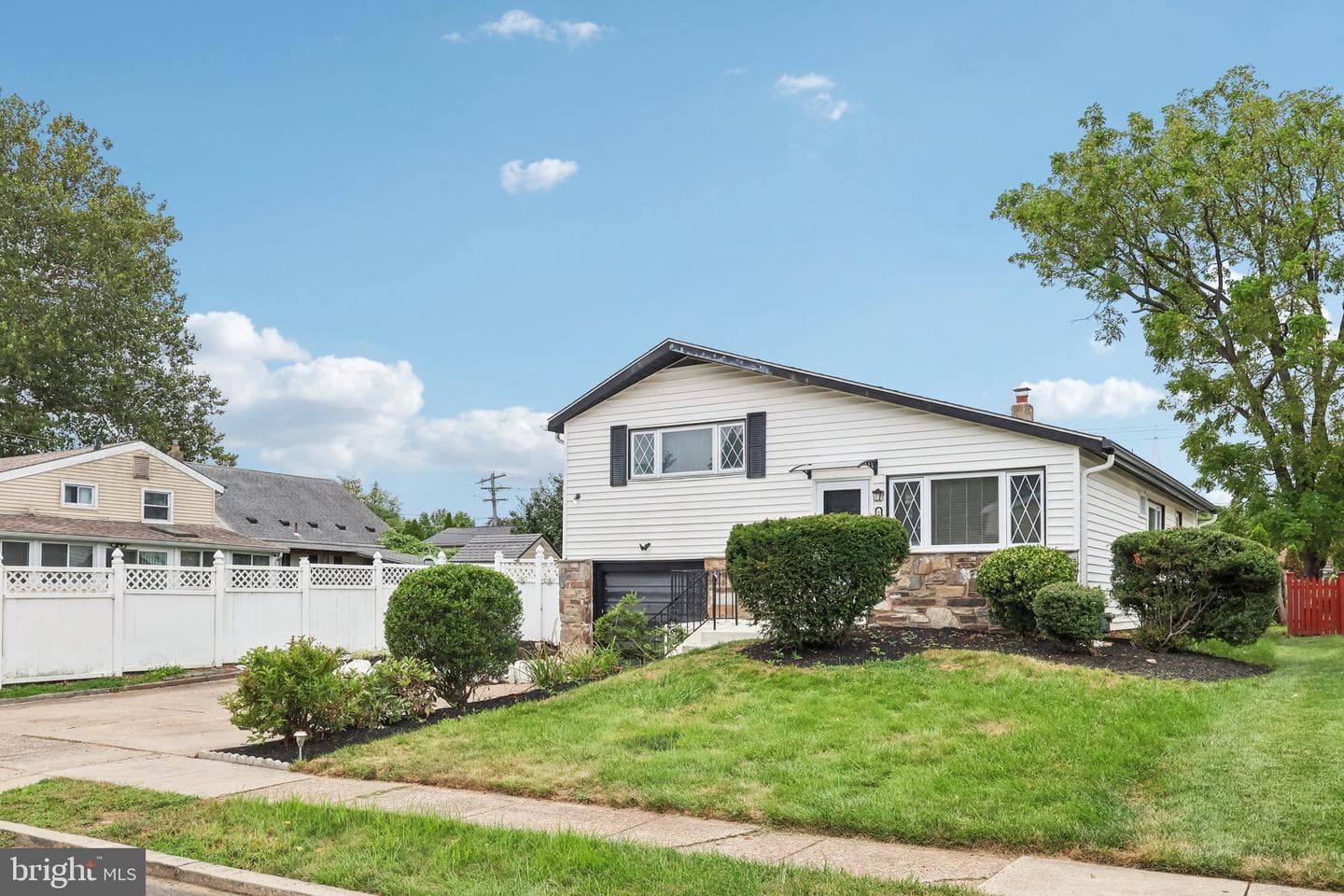 1350 Lindbergh Avenue photo 2