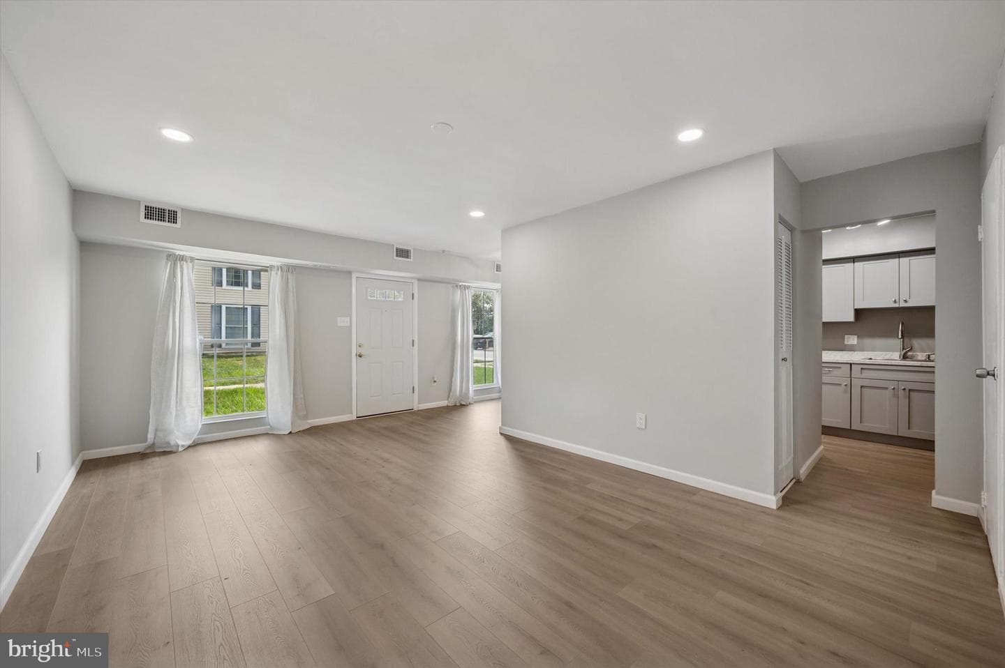 208 Middleton photo 3