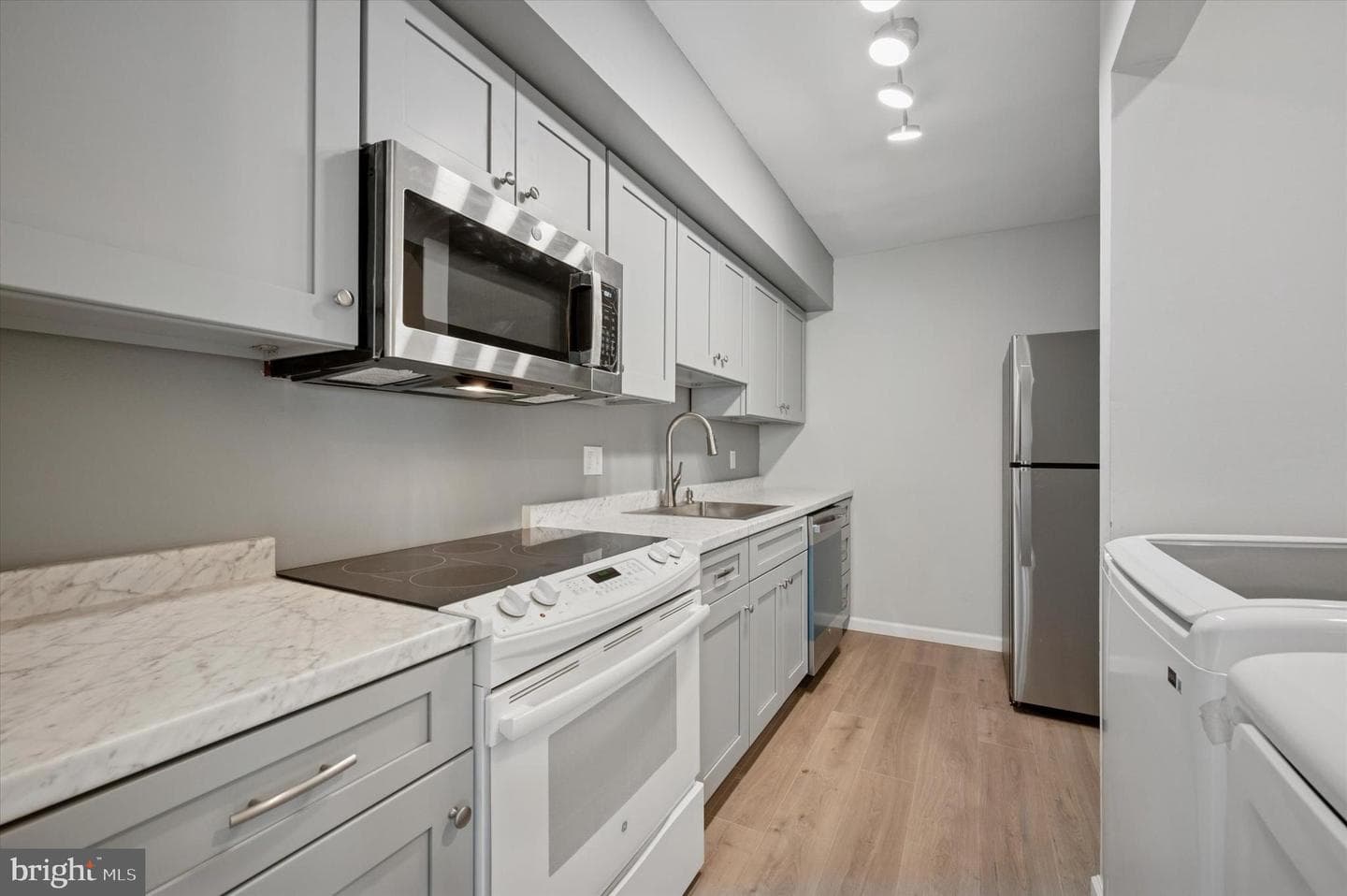 208 Middleton photo 6