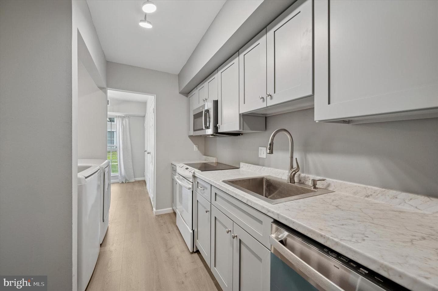 208 Middleton photo 8