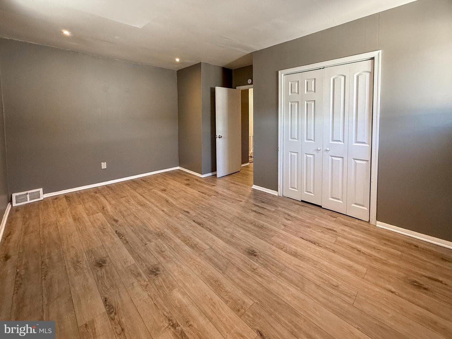 825 Kohn Street photo 24