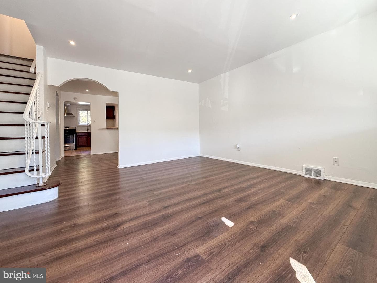 825 Kohn Street photo 4