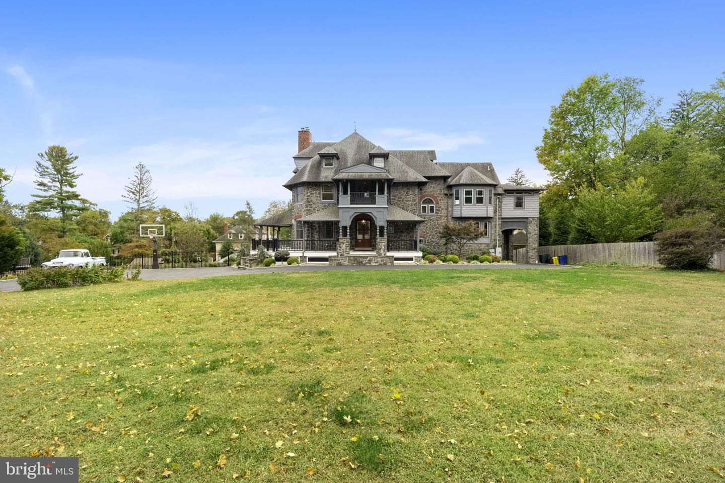 662 S Highland Avenue photo 4